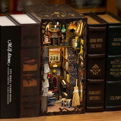 Book Nook Kit : Magic Pharmacist