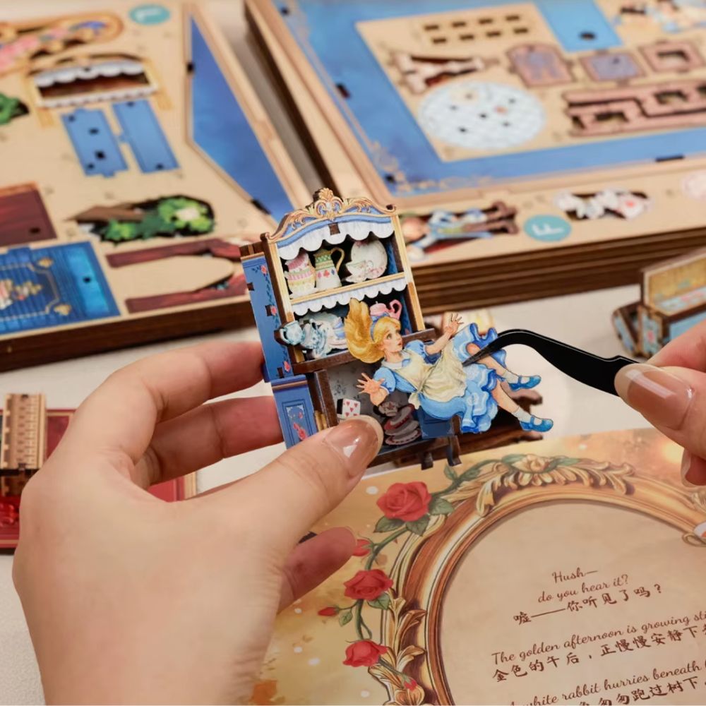 Miniature House Kit : Dream Parade Theatre