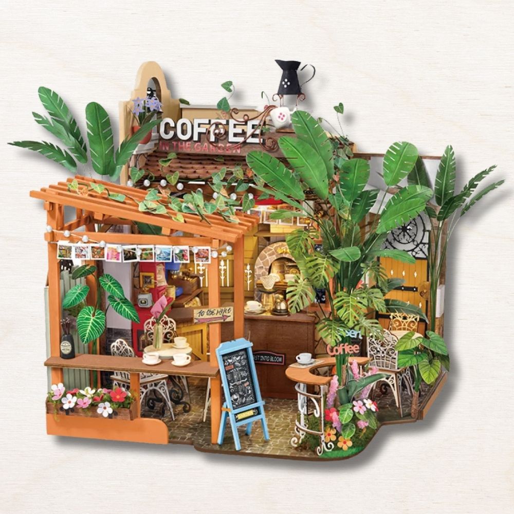 Leafree Café miniature house built by Margot