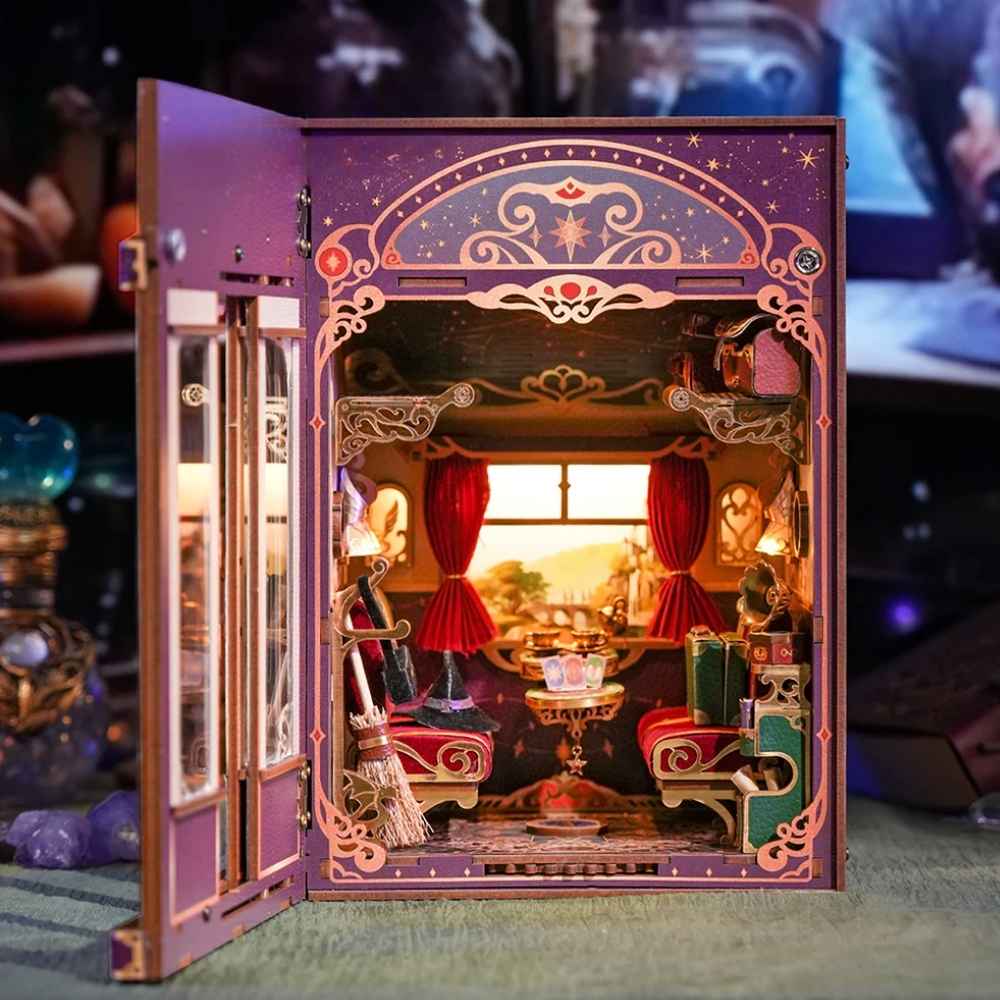 Magical Journey Book Nook : Infinity Train Cabin