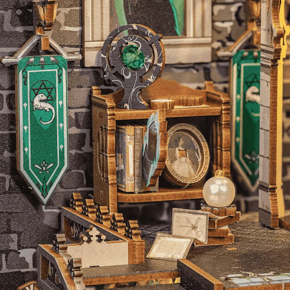 book nook serpentard avec des éléments magiques et verts